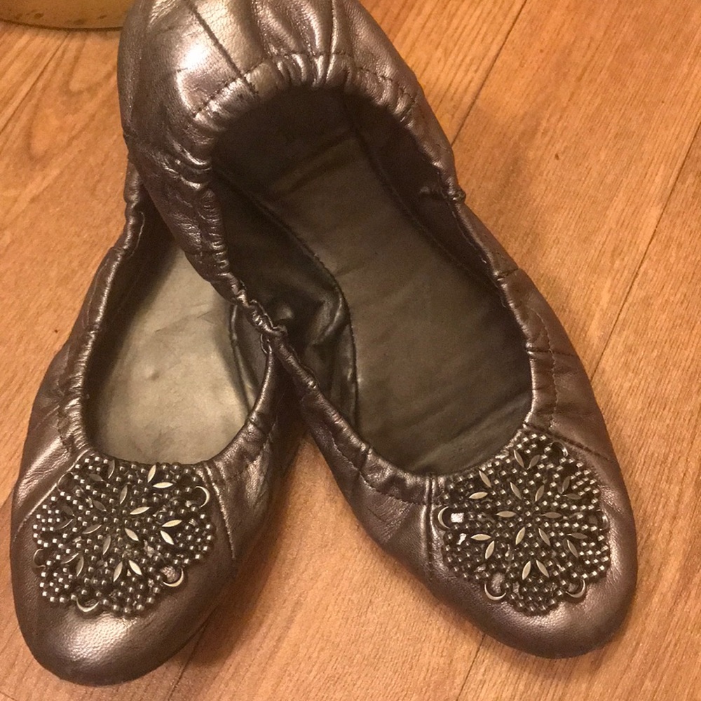 😜😜🌹 Pewter color Tahiti ballerina slippers